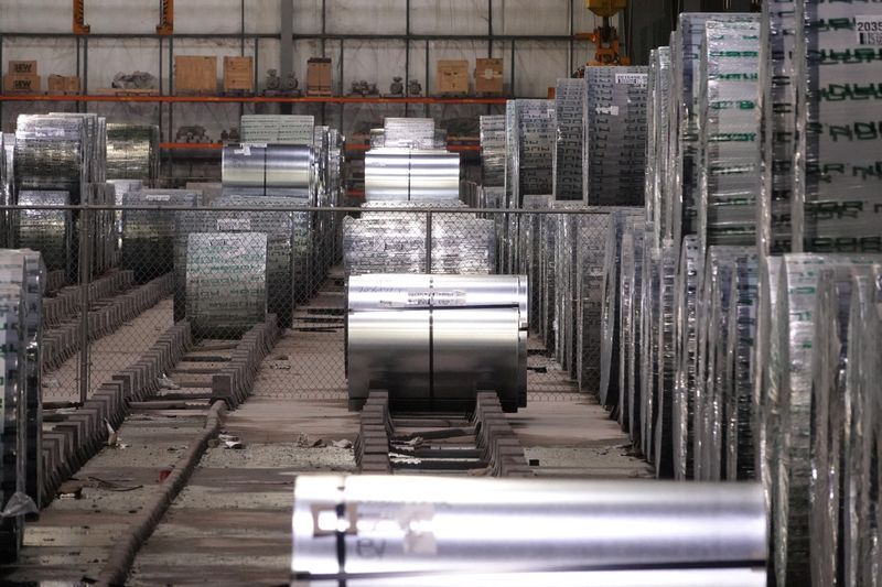 US factory sector contracts for 10th straight month in December