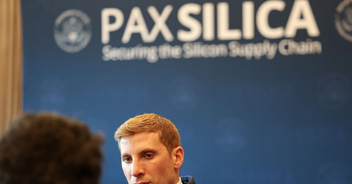 Could Gulf States Pivot to Silicon Manufacturing for AI?