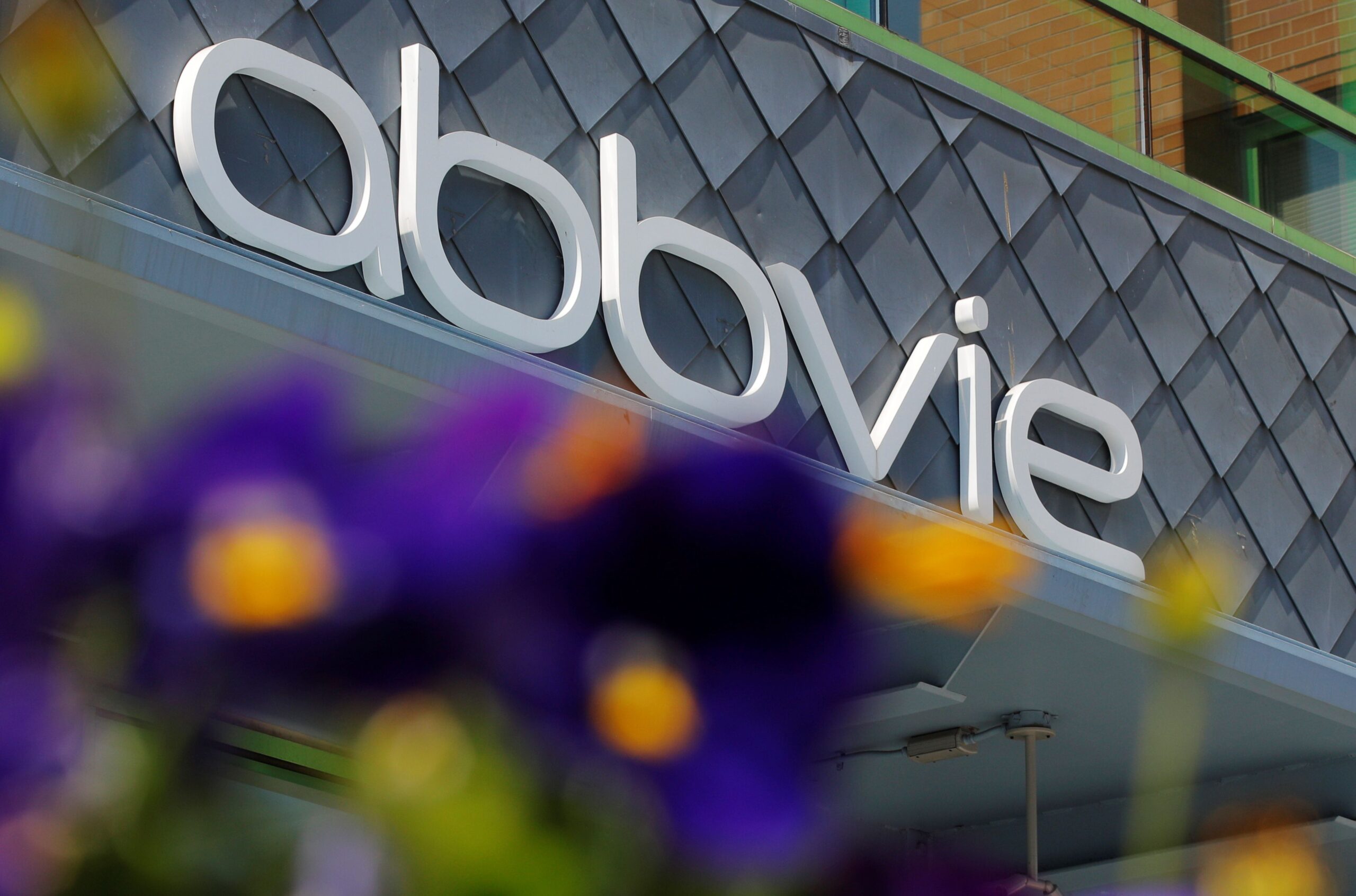 AbbVie to invest $380 million to expand US manufacturing in Illinois