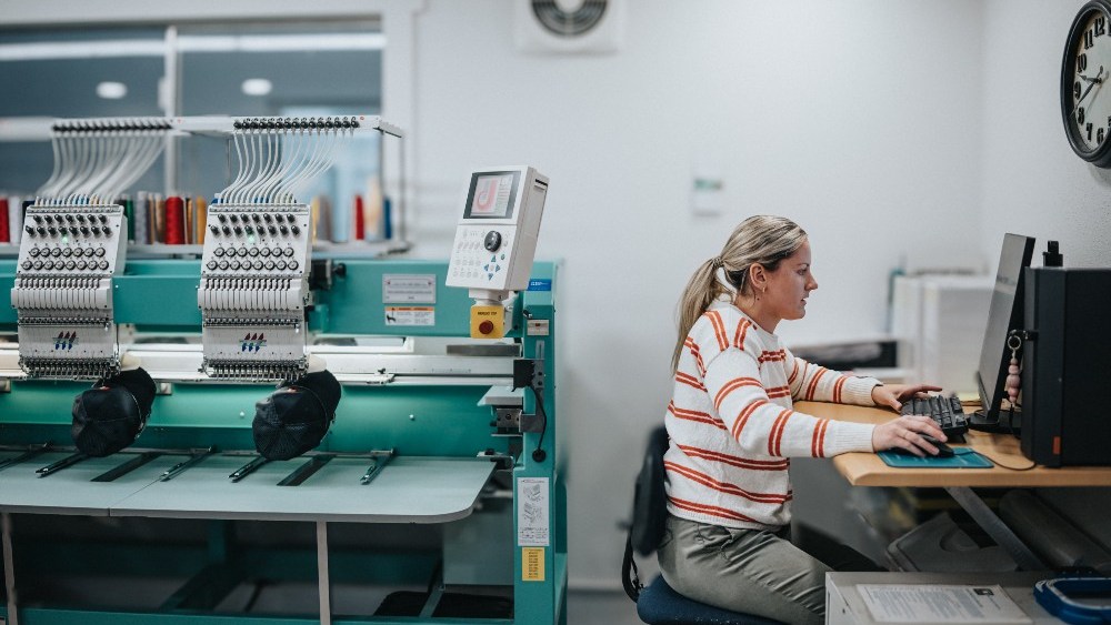 US Apparel Manufacturing Fell 17% in 2025