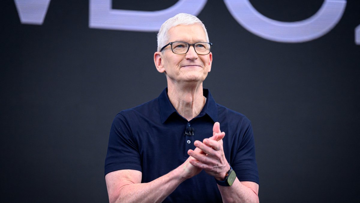Apple opens advanced manufacturing center in Houston, expands its investment in US