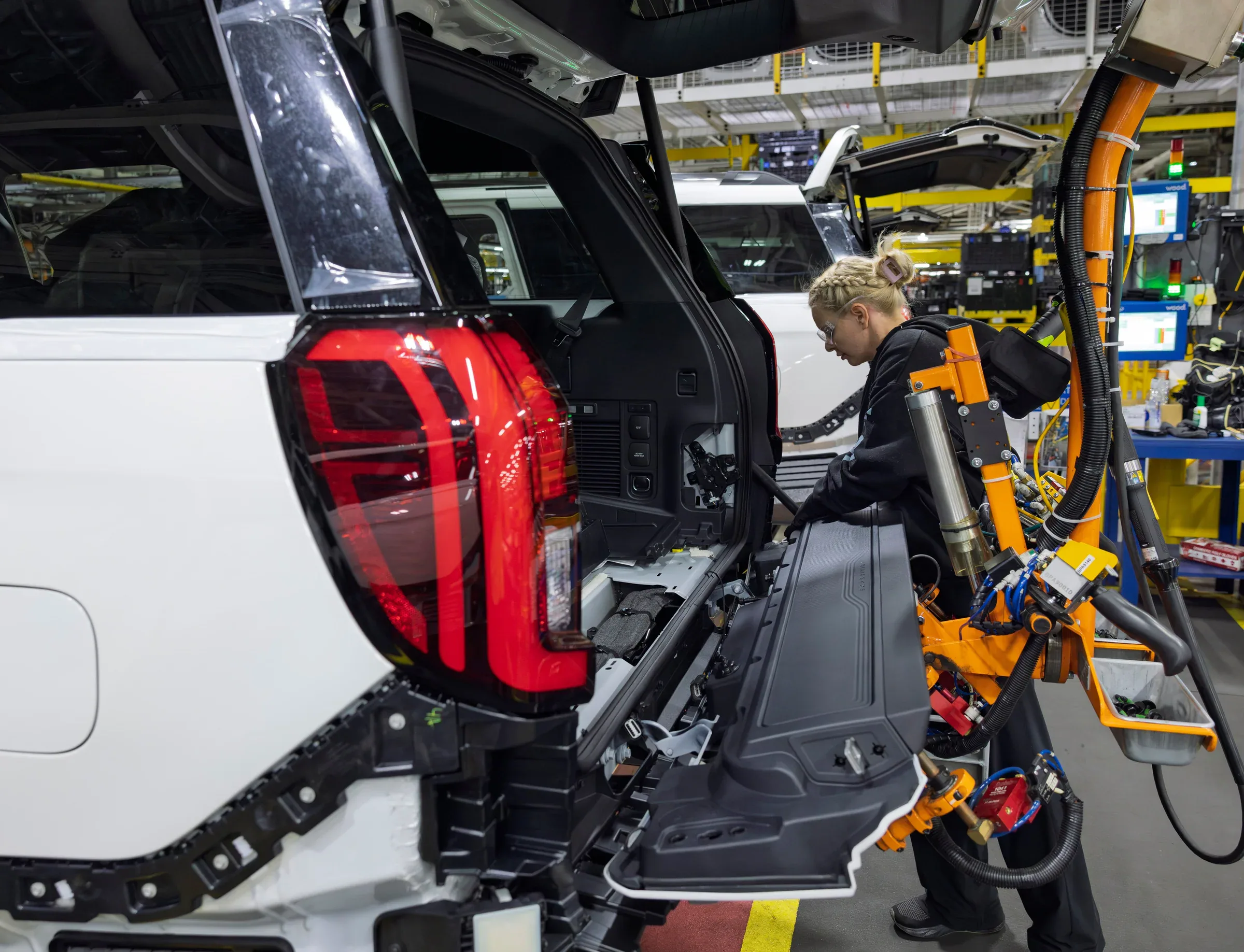 Ford Urged to Reduce China Ties and Increase US Manufacturing