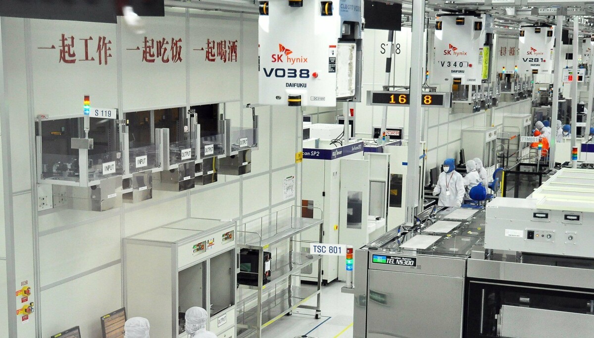 Samsung, SK hynix shift chip strategy as U.S.-China rivalry reshapes Korea